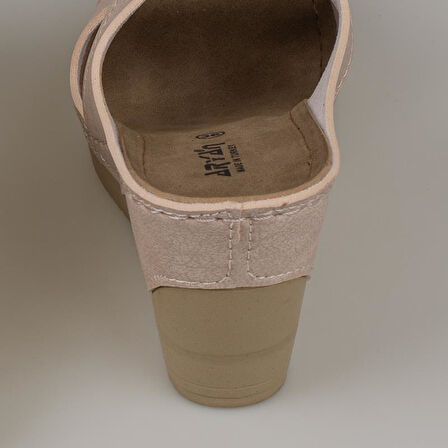 Trend Adımlar Krem Kadın Dolgu Topuk Çapraz Şerit Terlik 19-178