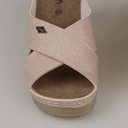 Trend Adımlar Krem Kadın Dolgu Topuk Çapraz Şerit Terlik 19-178