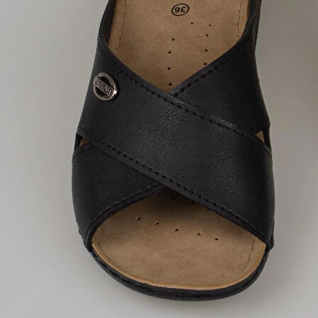 Trend Adımlar Siyah Kadın Düz Çapraz Şerit Terlik 08-086