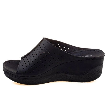 Trend Adımlar Siyah Dolgu Topuk Delikli Kadın Terlik 04-024