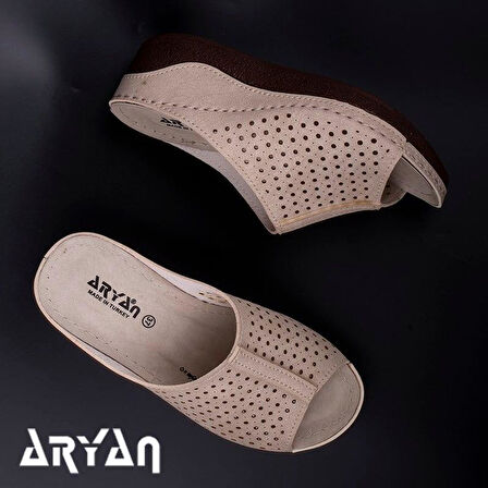 Trend Adımlar Krem Dolgu Topuk Delikli Kadın Terlik 04-024