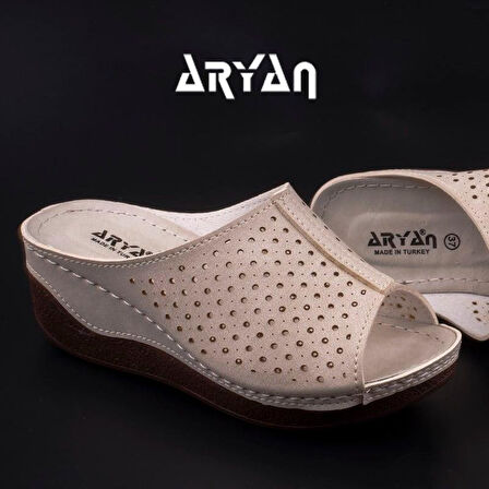 Trend Adımlar Krem Dolgu Topuk Delikli Kadın Terlik 04-024
