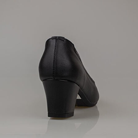 Trend Adımlar Siyah Taş İşlemeli Kadın Klasik Ayakkabı