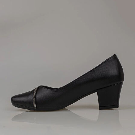 Trend Adımlar Siyah Taş İşlemeli Kadın Klasik Ayakkabı