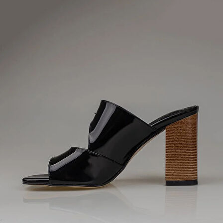 Trend Adımlar Siyah Rugan Kemerli Kadın Topuklu Terlik