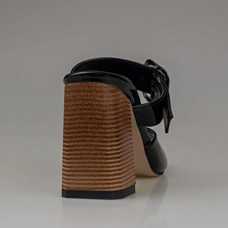 Trend Adımlar Siyah Rugan Kemerli Kadın Topuklu Terlik