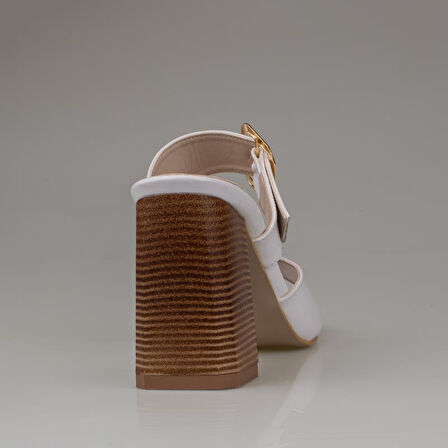 Trend Adımlar Beyaz Rugan Kemerli Kadın Topuklu Terlik