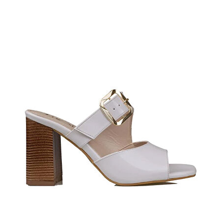 Trend Adımlar Beyaz Rugan Kemerli Kadın Topuklu Terlik