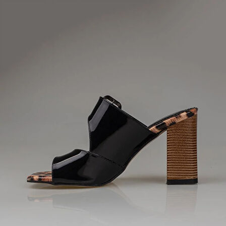 Trend Adımlar Siyah Leoparlı Rugan Kemerli Kadın Topuklu Terlik