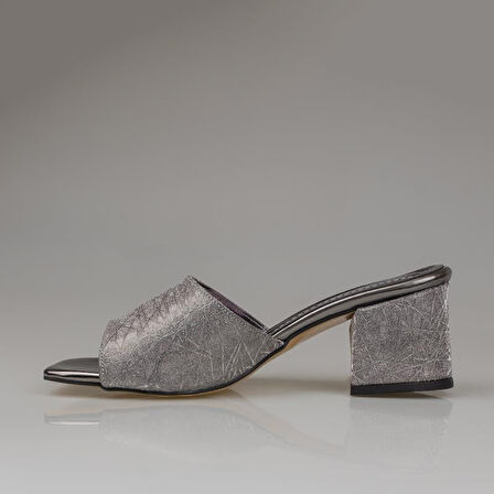 Trend Adımlar Platin Saten Parlak Çizgili Kadın Klasik Terlik