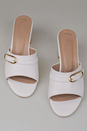 Trend Adımlar Beyaz Suni Deri Tokalı Kadın Klasik Terlik