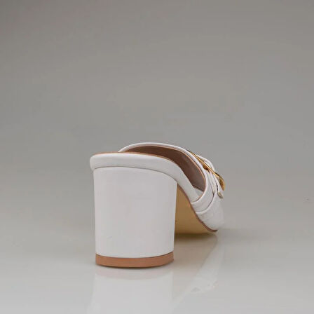 Trend Adımlar Beyaz Suni Deri Tokalı Kadın Klasik Terlik