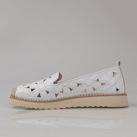 Trend Adımlar Beyaz Hasır Burunlu Kadın Delikli Yazlık Babet