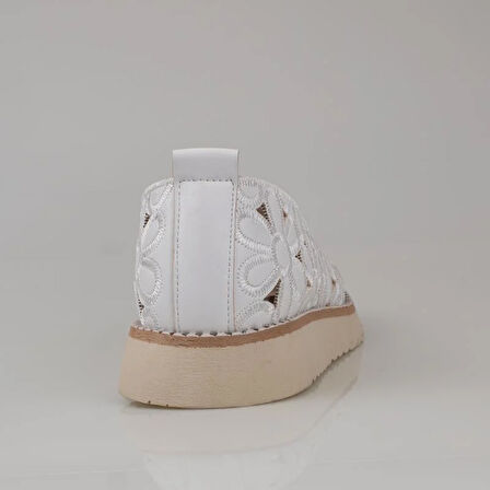 Trend Adımlar Beyaz Hasır Burunlu Kadın Delikli Yazlık Babet