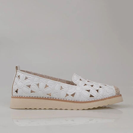 Trend Adımlar Beyaz Hasır Burunlu Kadın Delikli Yazlık Babet