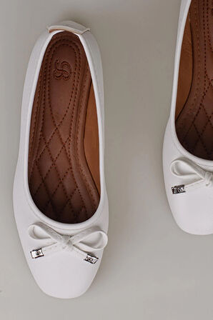 Trend Adımlar Beyaz Fiyonk Bağlama Düz Babet