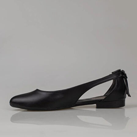 Trend Adımlar Siyah Yandan Açık Arkadan Püsküllü Düz Kadın Babet