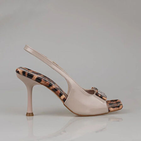 Trend Adımlar Krem Rugan Burnu Açık Leopar Taşlı Klasik Ayakkabı