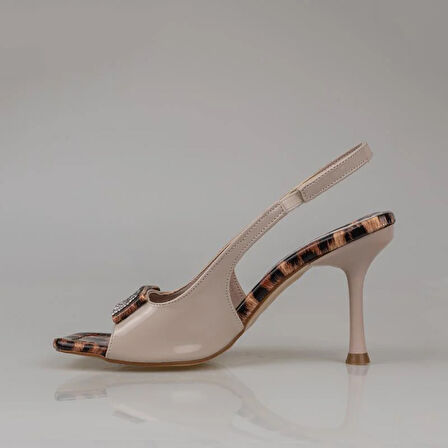 Trend Adımlar Krem Rugan Burnu Açık Leopar Taşlı Klasik Ayakkabı