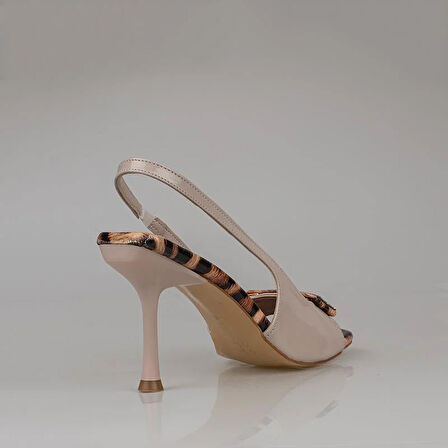 Trend Adımlar Krem Rugan Burnu Açık Leopar Taşlı Klasik Ayakkabı