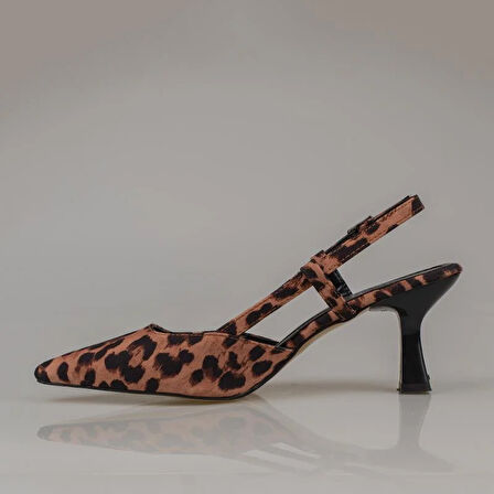 Trend Adımlar Taba Arkası Açık Leopar Desenli Kadın Klasik Ayakkabı