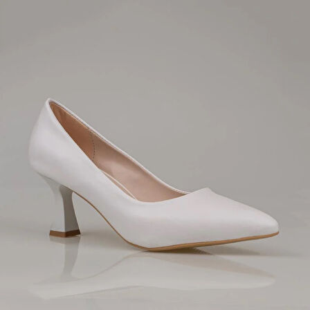 Trend Adımlar Beyaz Kadın Düz Klasik Orta Boy Topuk Ayakkabı