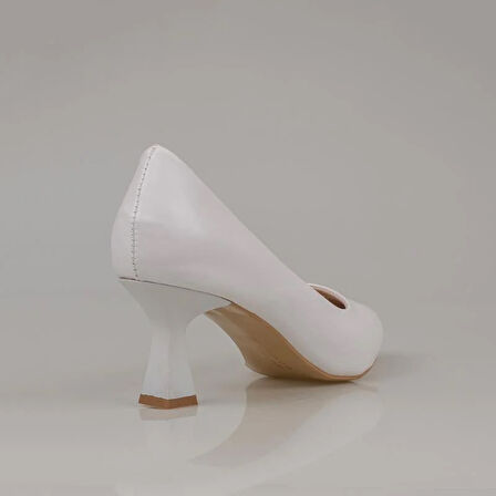 Trend Adımlar Beyaz Kadın Düz Klasik Orta Boy Topuk Ayakkabı