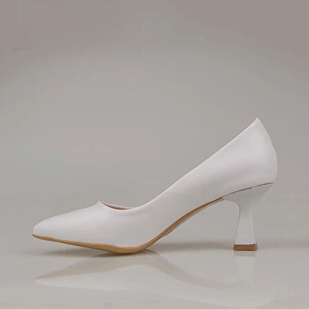 Trend Adımlar Beyaz Kadın Düz Klasik Orta Boy Topuk Ayakkabı