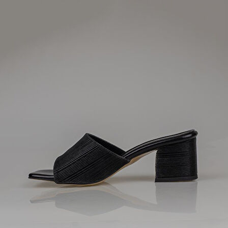 Trend Adımlar Siyah Saten Parlak Çizgili Kadın Klasik Terlik