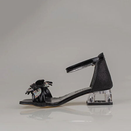 Trend Adımlar Siyah Kısa Topuklu Kemerli Kız Çocuk Klasik Ayakkabı