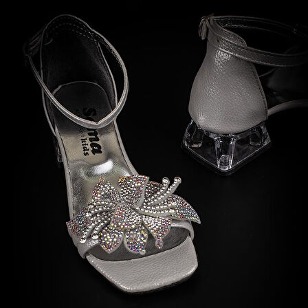 Trend Adımlar Gri Kısa Topuklu Kemerli Kız Çocuk Klasik Ayakkabı