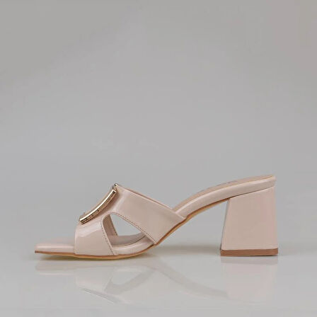 Trend Adımlar Krem Hanoda Rugan Kalın Topuk Kadın Klasik Terlik