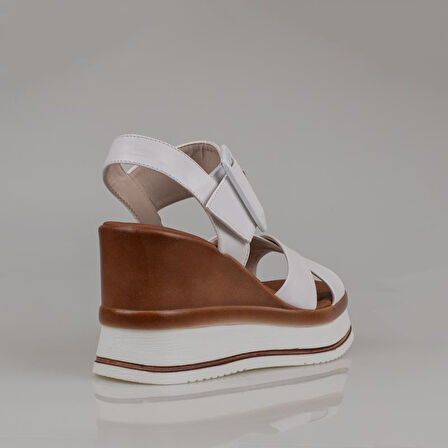 Trend Adımlar Beyaz Dolgu Topuk Kemerli Kadın Sandalet