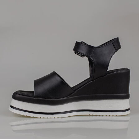 Trend Adımlar Siyah Tek Şerit Dolgu Topuk Kadın Sandalet