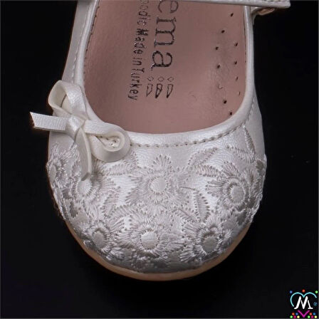 M2S Beyaz Kız Çocuk Nakışlı Babet