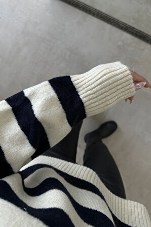 Lacivert - Çizgili Düğmeli Kazak