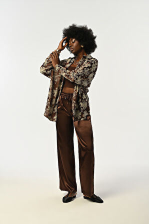 KADIN KAHVERENGİ RENK ÇİÇEKLİ OVERSİZE KESİM GÖMLEK