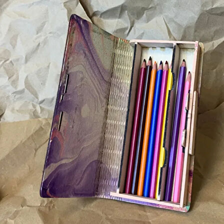 Uretti - Şebnem 6913 El Yapımı Ahşap Üzeri Ebruli İşlemeli Tasarım Kalem Kutusu - 10 x 20 cm