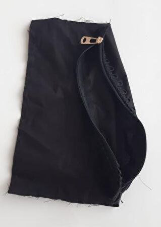 20x30 cm, dikilmiş halde, fermuarlı  astar siyah