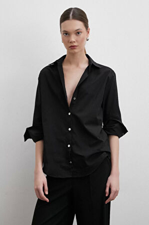 Pamuklu V Yaka Siyah Gömlek