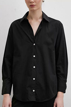 Pamuklu V Yaka Siyah Gömlek