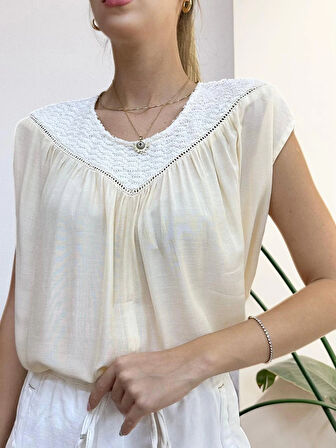 Sıfır Kol Dantelli Bluz