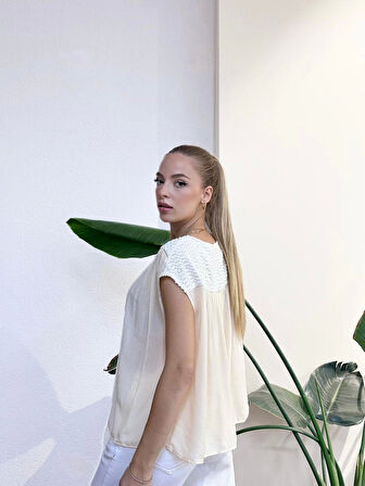 Sıfır Kol Dantelli Bluz