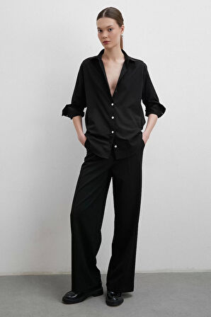 Pamuklu V Yaka Siyah Gömlek