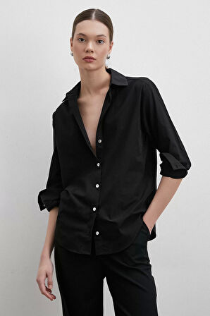 Pamuklu V Yaka Siyah Gömlek