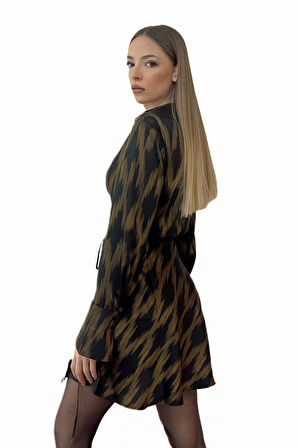 Kruvaze Yaka Bağlamalı Elbise