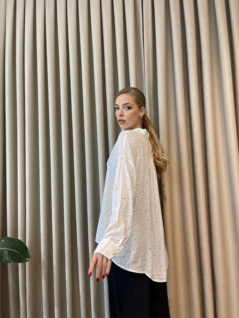 Puantiyeli Beyaz Gömlek