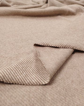 Bej Krem Diagonal Desenli Jakarlı İnterlok Kumaş Yumuşacık Esnek Hırkalık & Kazaklık En: 145cm