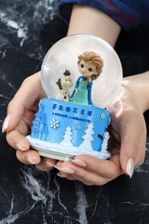 Işıklı Müzikli Frozen Kar Küresi