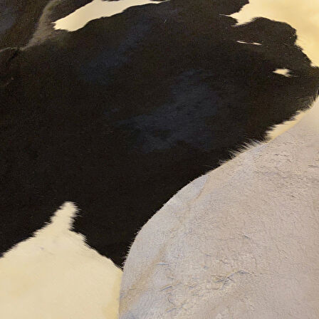 HAKİKİ DERİ DANA POSTU SİYAH - BEYAZ 210 x 225 - 0701000067